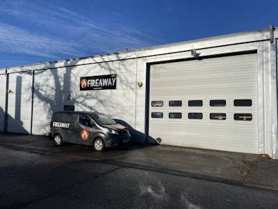 Unit 4 Trackside Business Centre, Abbot Close, Byfleet, Industrial / Warehouse To Let - Front aspect
