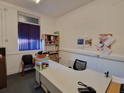 Unit 7, Hyde, Industrial/Logistics To Let - 20221208_131420.jpg