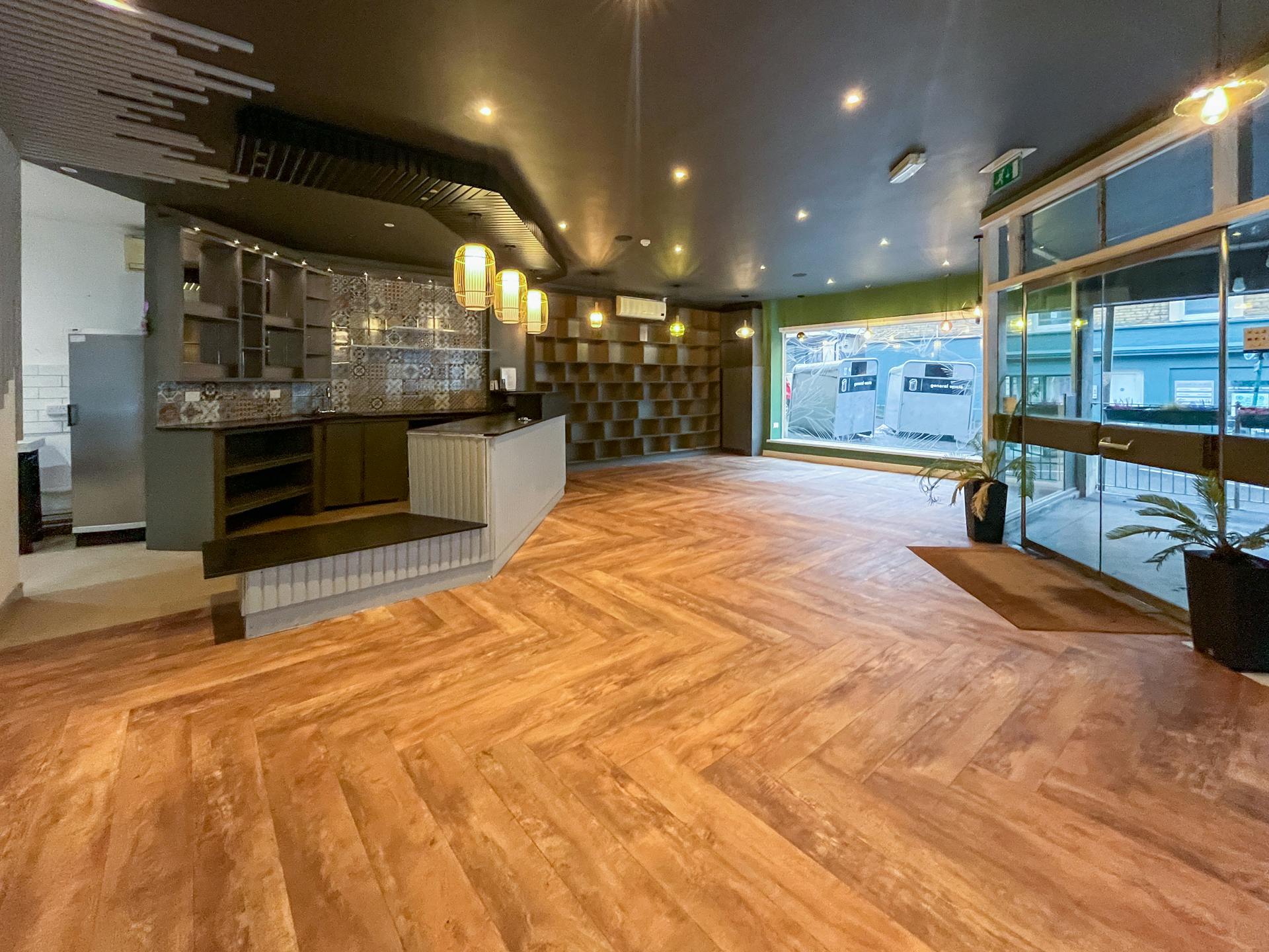 Retail/Shop in Bournemouth - photo 2