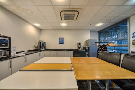 52-58 Commercial Road, London, Office To Let / For Sale - 13595354468d432893239dARW1.jpg