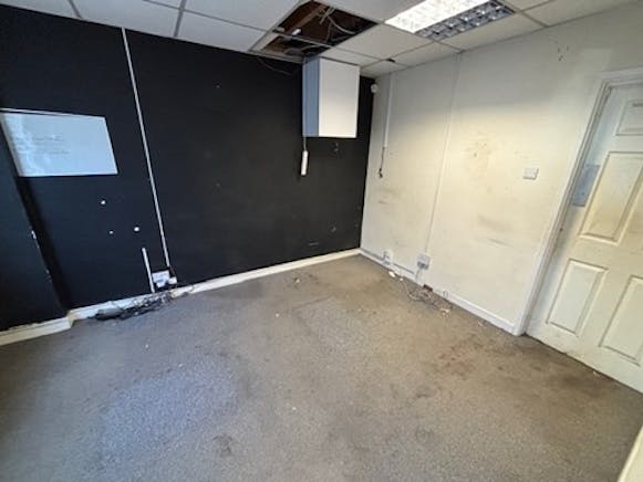 Unit 4 Enterprise Centre, Basingstoke, Industrial To Let - Picture8EC  25 07 2025.jpg