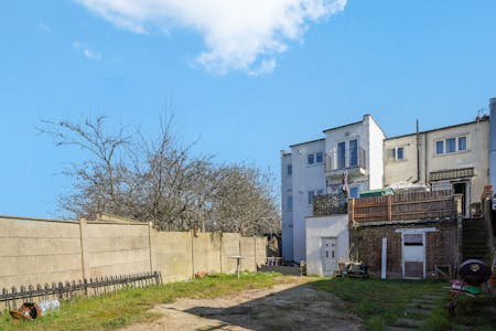 Mixed-Use Freehold, 15-15A Empire Parade, London, Residential / Retail For Sale - Flat 3 15  15a Empire Parade Great Cambridge Road  ikChIdg49nClpg9hAfX5.jpg