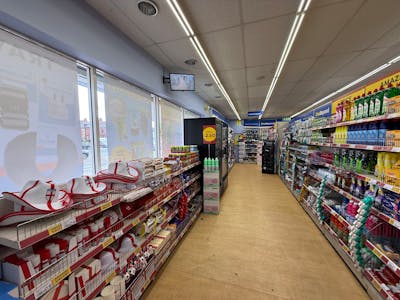 Unit 2, 385 Kirkstall Road, Leeds, Retail To Let - IMG_0313.jpeg