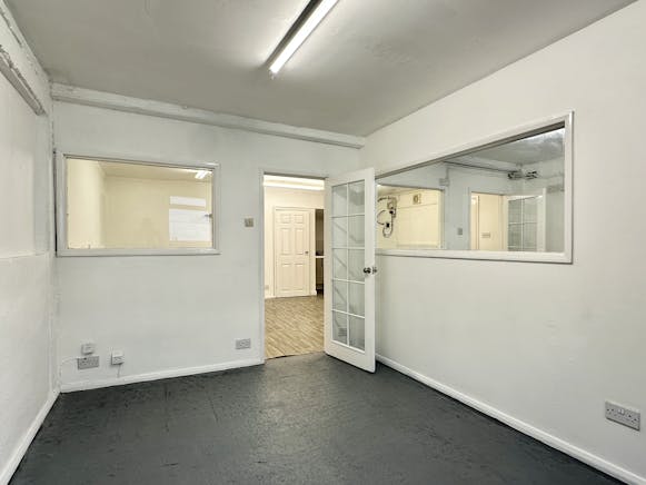 Unit 12A, Mimram Road, Hertford, Industrial To Let - IMG_3497.JPG