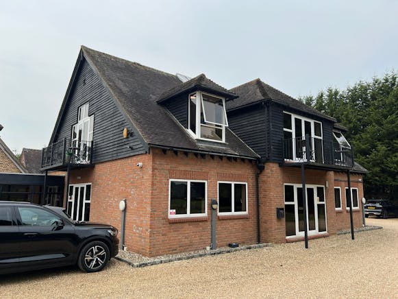 First Floor Offices, Wolvers Home Farm, Reigate, Offices To Let - PHOTO20250813143116.jpg