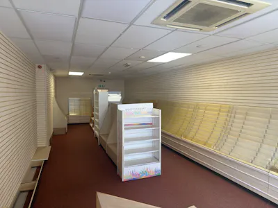 29 Sycamore Road, Amersham, E (Commercial / Business / Service) / Retail To Let / For Sale - 20260629_133954944_iOS.jpg
