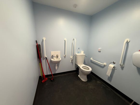 Rear of Unit 5, Orwell Business Park,, Ipswich, Industrial To Let - Bathroom.jpg
