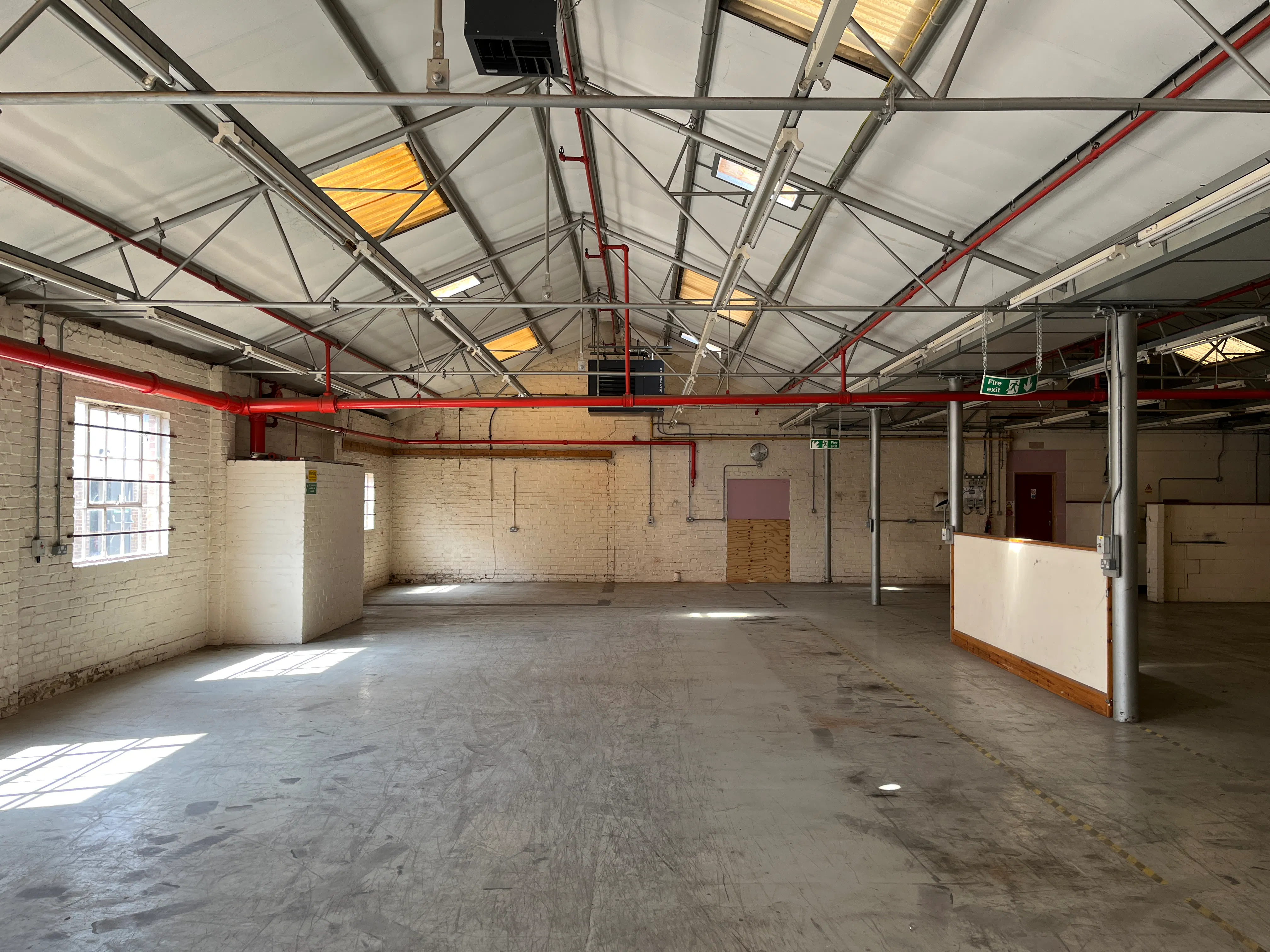 Unit 2, High Wycombe, Industrial To Let - 20260826_115922195_iOS.jpg