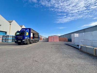 Unit D&E St. Catherines Park, Cardiff, Industrial To Let - D E St Catherines 07.jpg