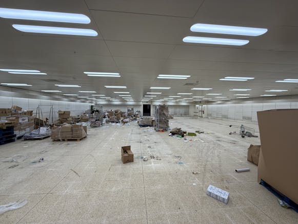 Unit 25, West Rivergate Shopping Centre, Peterborough To Let - Main Floor.jpg