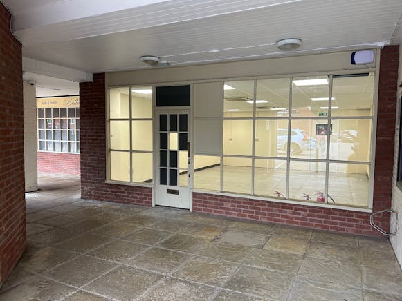 Units 5, 6 & 7 Oakmede Place, Binfield, Retail To Let - 4.jpg