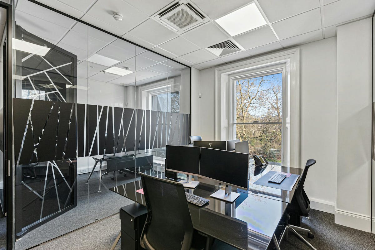 426544b3cdc0573f4bb4f87c05d78040 11