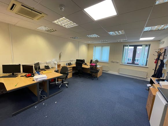 First Floor, Regent House, Battle, Office To Let - IMG_4197.JPEG