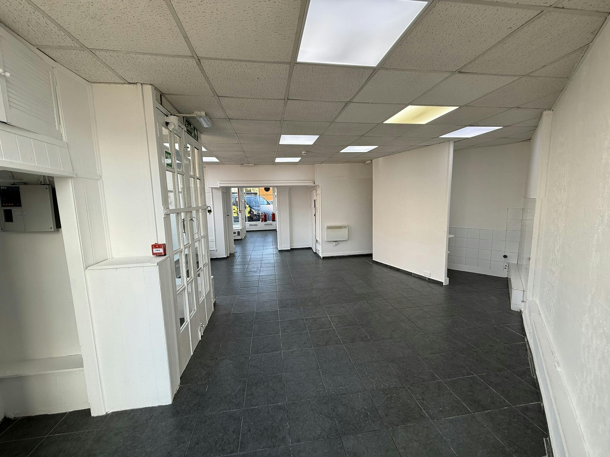 1&2 Temple Market, Weybridge, Retail To Let - IMG_6513.JPEG