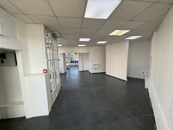 1&2 Temple Market, Weybridge, Retail To Let - IMG_6513.JPEG