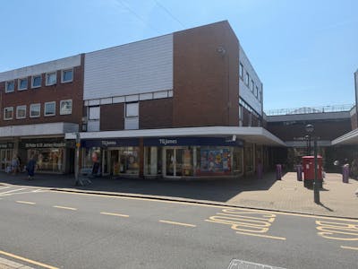 27 Church Road, Burgess Hill, Retail To Let - IMG_0184.jpeg