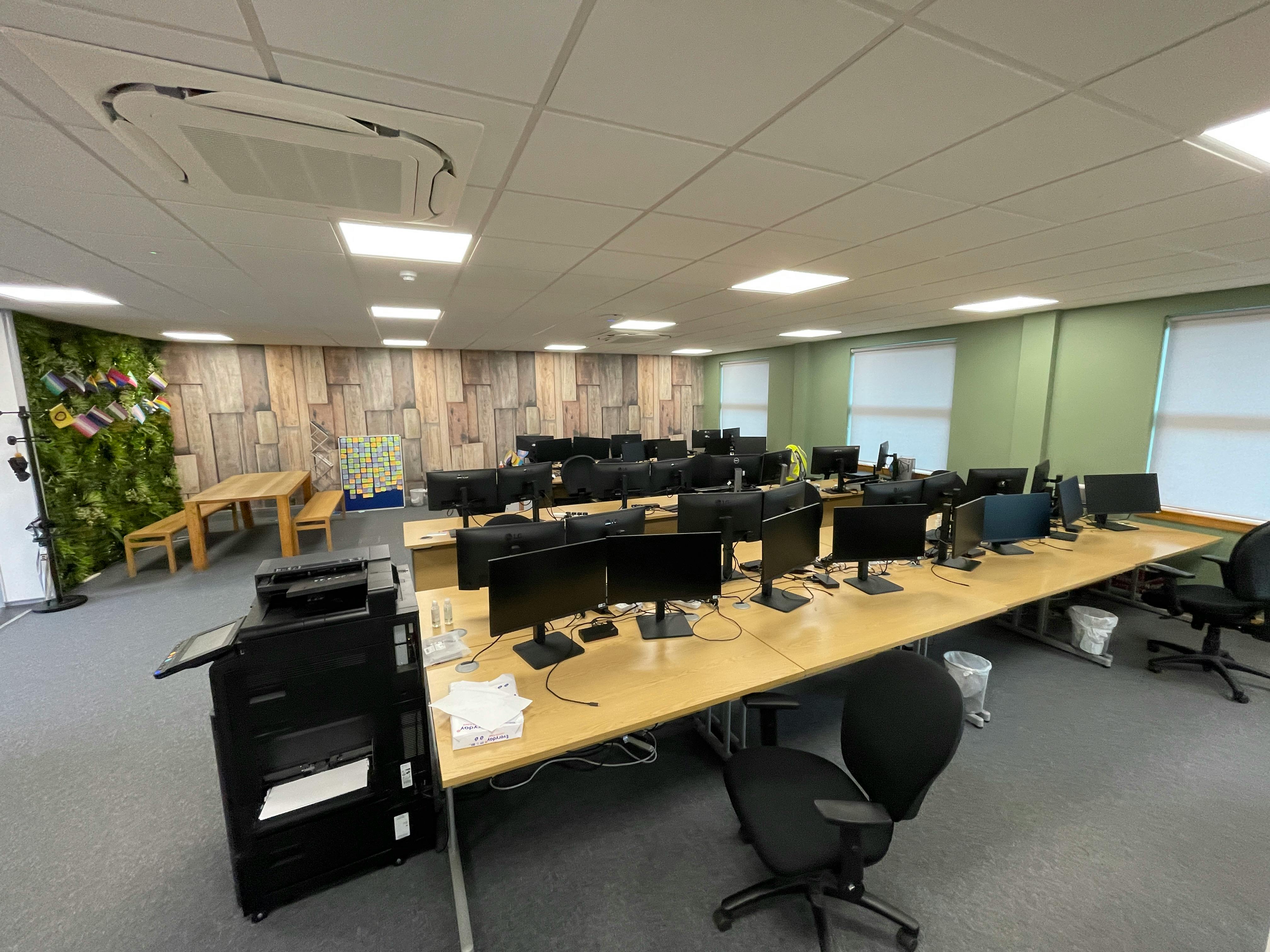 Office in Wokingham - photo 3