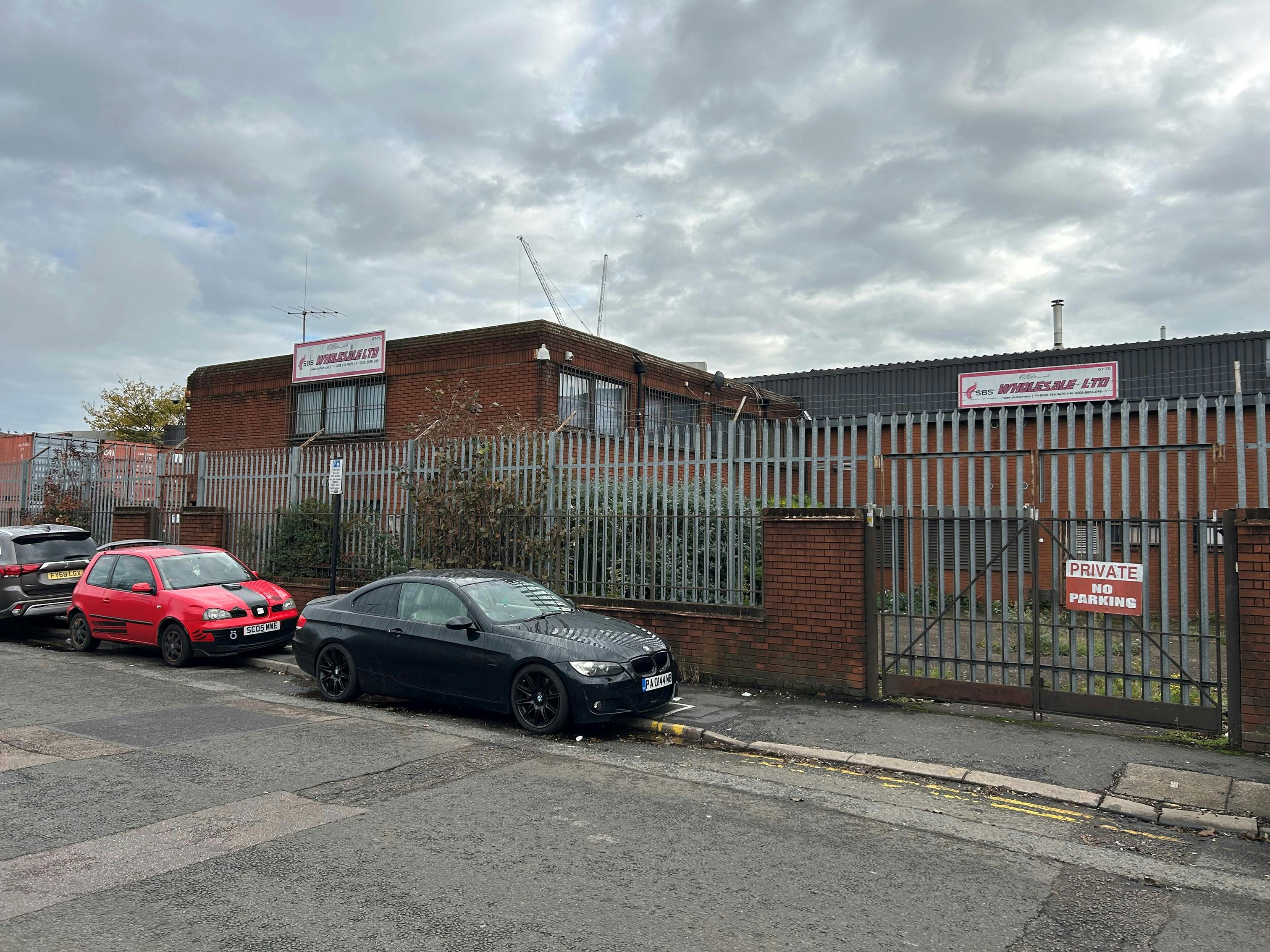 Industrial Unit in London - photo 3