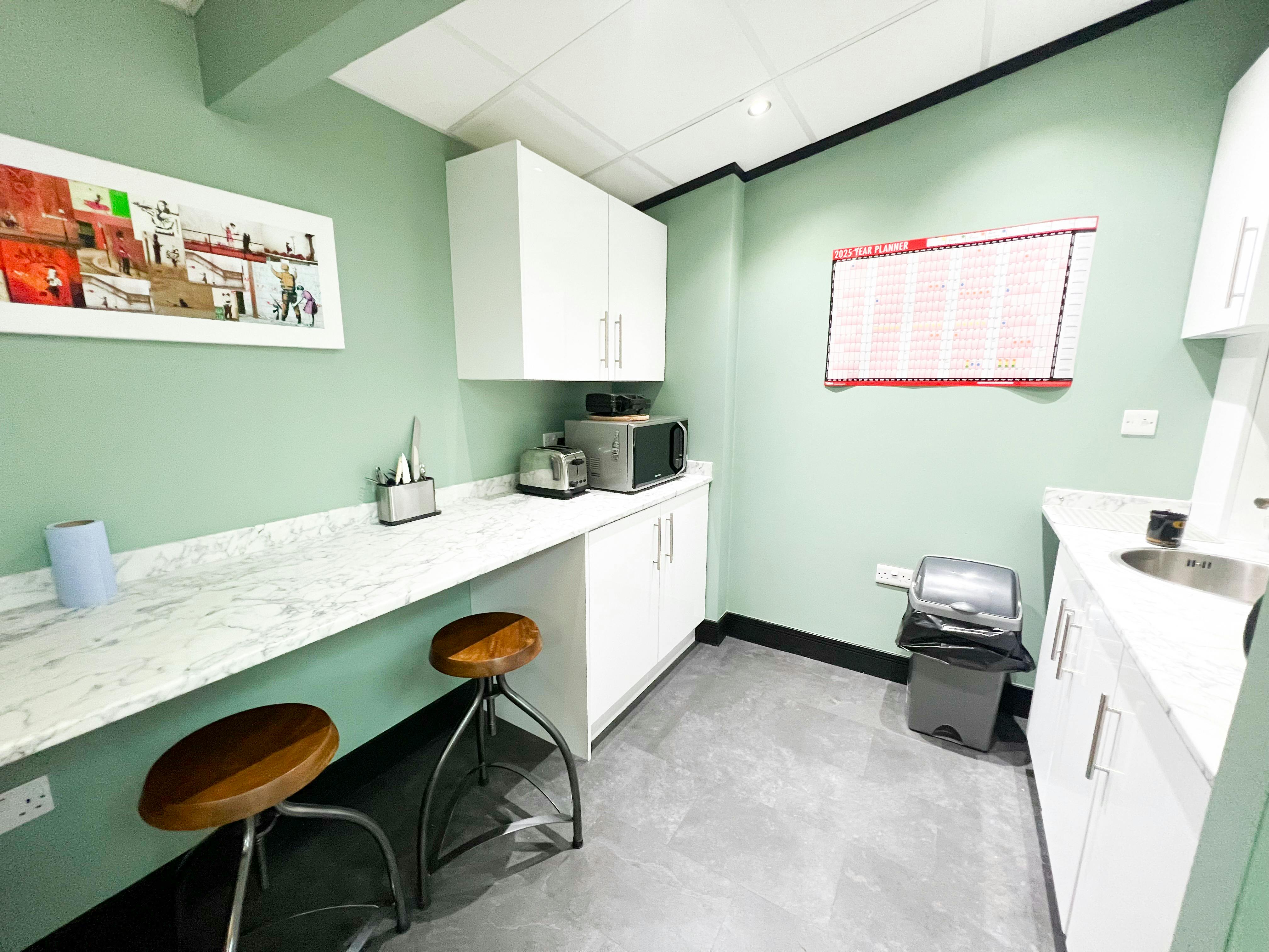 4 Russett Place, Kirdford, Industrial To Let - IMG_8890.jpg