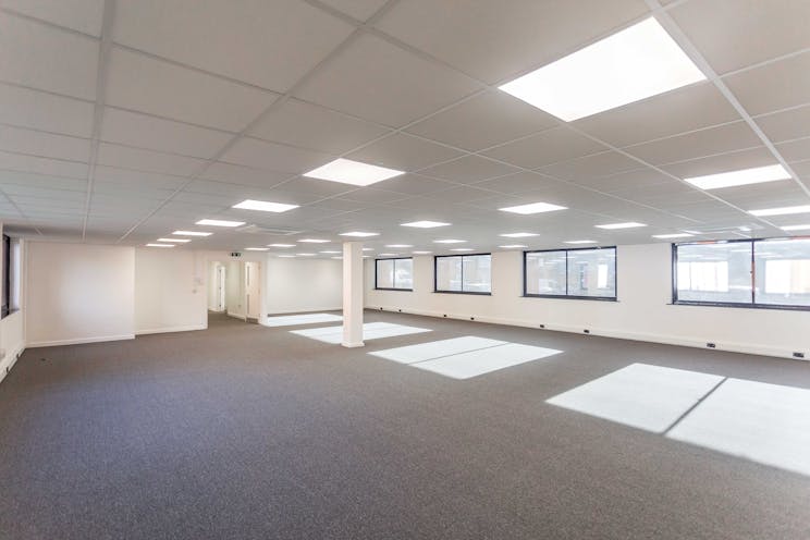 Unit D Kennetside Industrial Estate, Newbury, Industrial / Warehouse To Let - HLP_AO_251113_9036.jpg