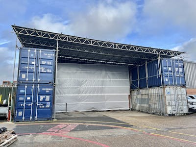 2C Tomo Industrial Estate, Uxbridge, Warehouse To Let - 2C Tomo - Covered Loading External Storage.jpg