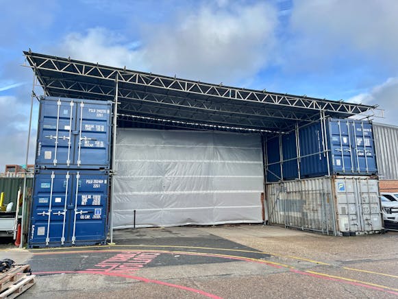 2C Tomo Industrial Estate, Uxbridge, Industrial To Let - 2C Tomo - Covered Loading External Storage.jpg