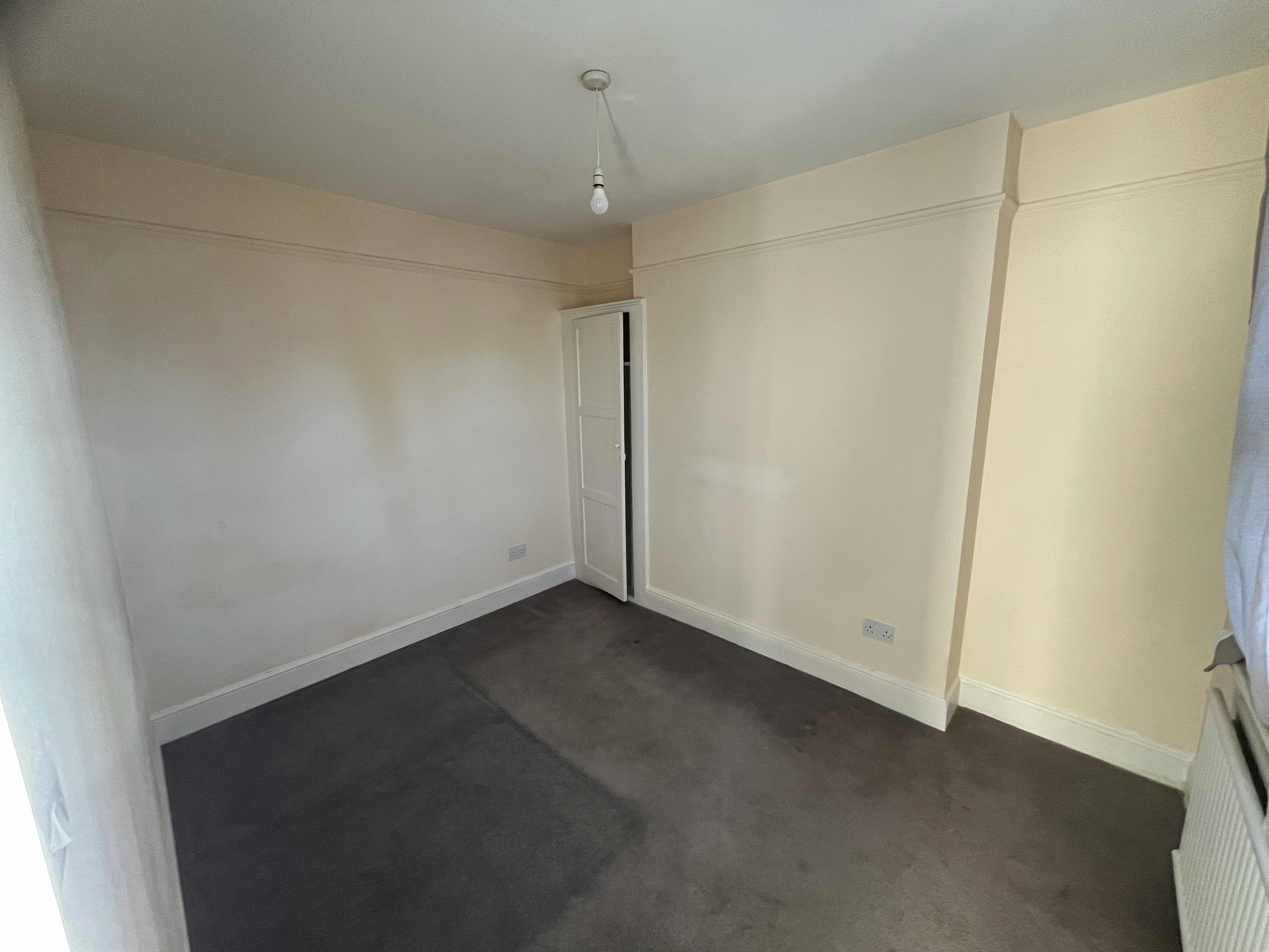 38A Buckingham Street, Aylesbury, Investment / Retail For Sale - 20260114_114233132_iOS.jpg