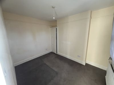 38A Buckingham Street, Aylesbury, Investment / Retail For Sale - 20260114_114233132_iOS.jpg