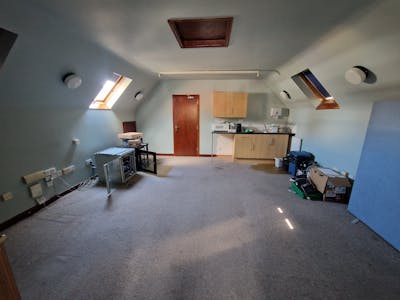 1 Wootton Street, Portsmouth, Healthcare / Office To Let - 20260420_153058.jpg