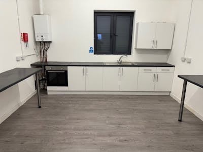 42 Aden Road, Enfield, Industrial/Logistics To Let - Kitchen.jpg