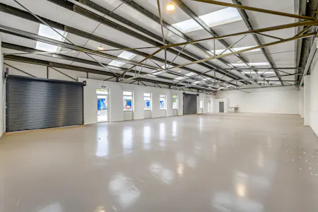Units 2-4 The Point, Aylesbury, Industrial To Let - 112372_Unit 2 3 The Point (8).jpg