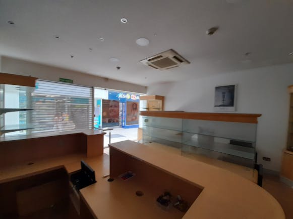 10 Kensington House, Basingstoke, Retail To Let - 20250731_133703.jpg