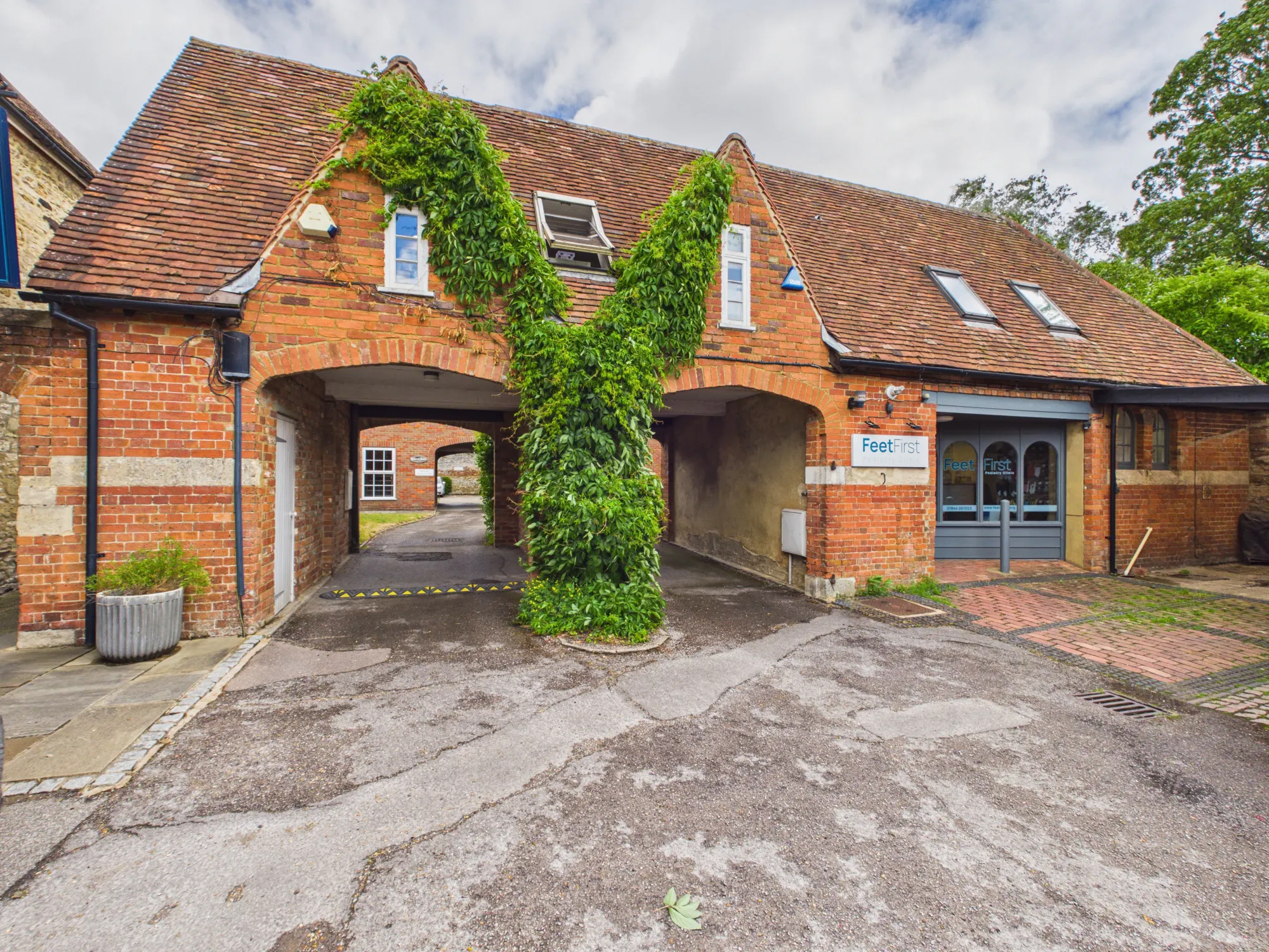 The Old Dairy, 13A Upper High Street, Thame, Investment / Office / Retail For Sale - fa4ea9bbfe6a4fa38236069dfa2c48f4_100_CAM05222G0-PR0085-STILL002.jpeg