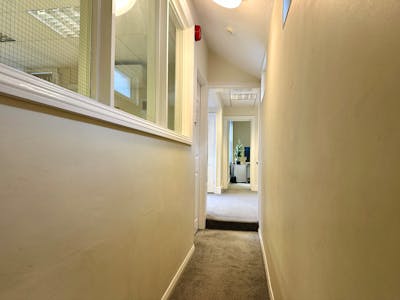 48 High Street South, Dunstable, Office To Let - IMG_5211.JPG