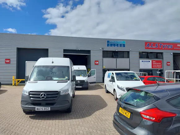 Unit 12b, The Western Centre, Bracknell, Industrial To Let - 20260629_103950.jpg