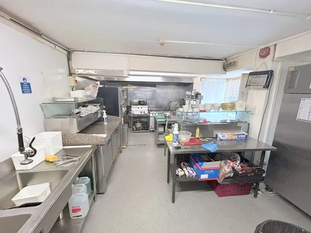 13 High Street, Windsor, A3 / Retail To Let - Kitchen 2026 i.jpg
