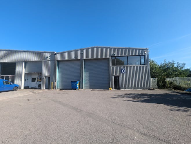 Unit C, Burnt Common Distribution Centre, Guildford, Warehouse & Industrial To Let - PXL_20230904_151658275.jpg