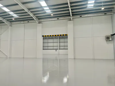 Units 5 & 6 South Cargo Centre, Feltham, Heathrow, Industrial / Warehouse To Let - 5 South Cargo - Party Wall.jpeg