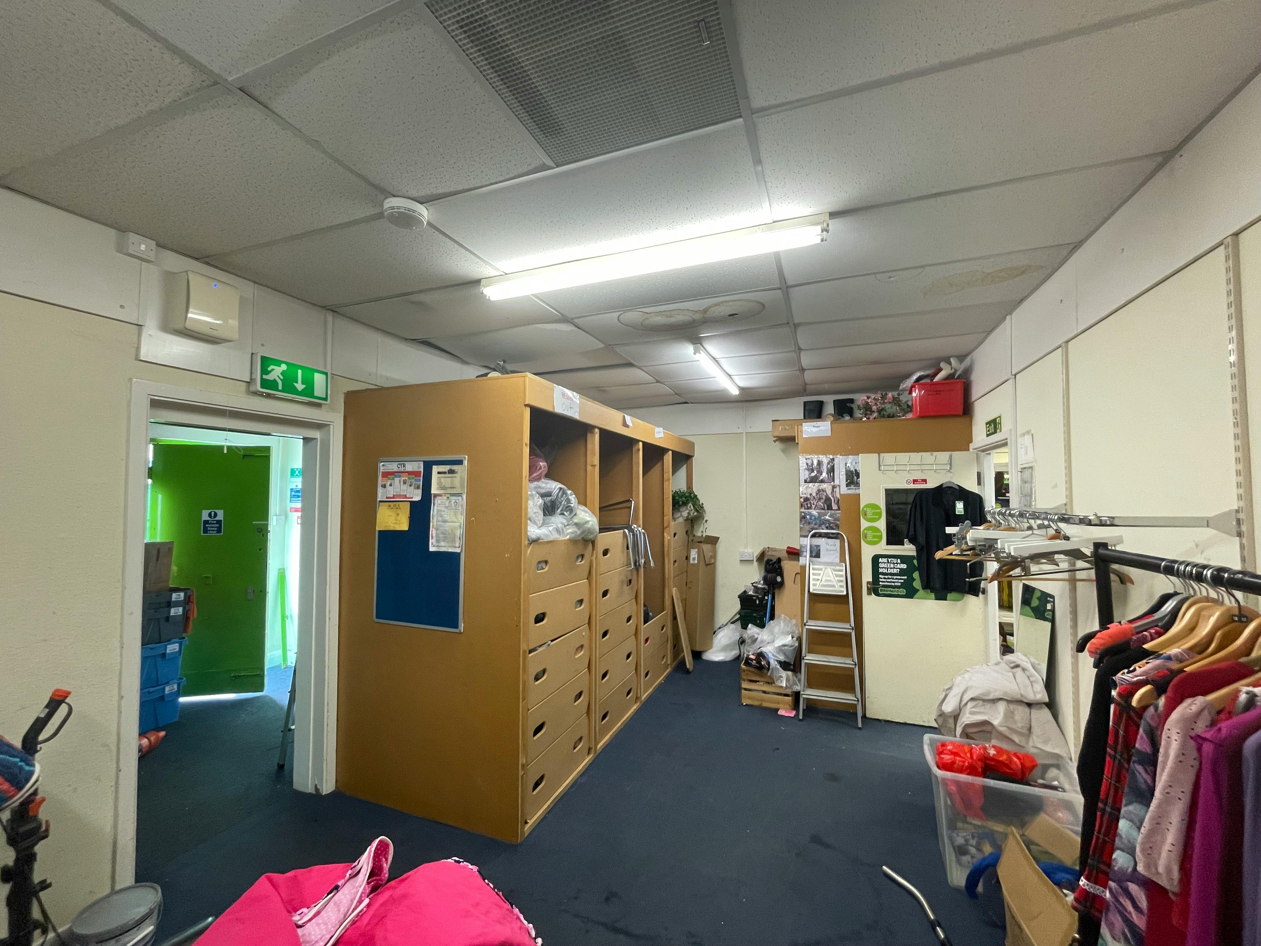 Retail/Shop in London - photo 3