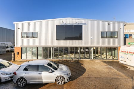 Showroom / Warehouse unit, 4-12 Kempson Close, Aylesbury, E (Commercial / Business / Service) / Industrial / Retail To Let - 101955_4-12-Kempson-Close-Gatehouse-Way (4).jpg