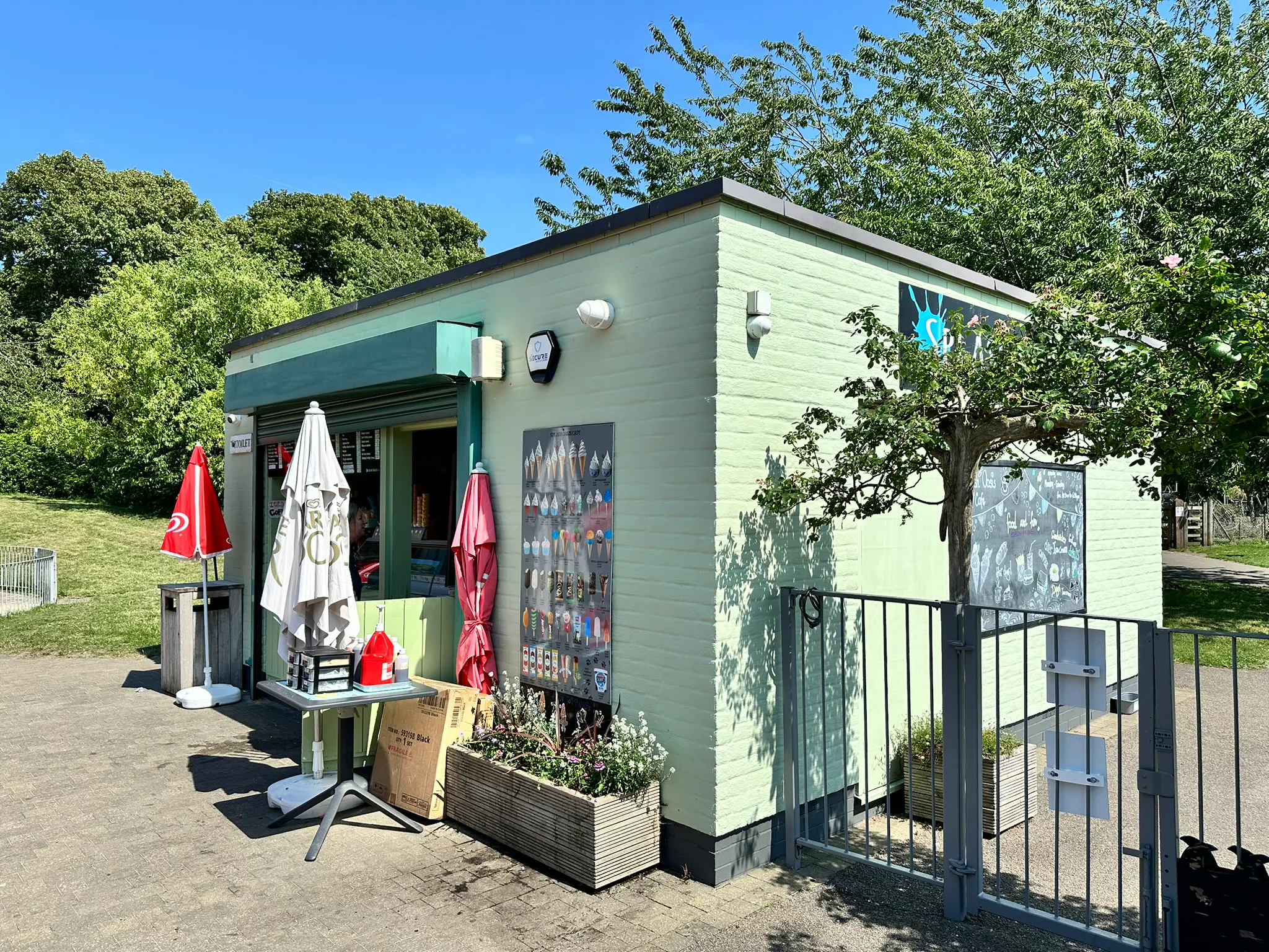 Cafe Kiosk at Dukes Meadows Paddling Pool, Alexandra Gardens, London, Leisure / Retail To Let - IMG_1232.JPEG