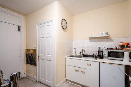 Ground floor, 102 Hoe Street, London, Office / Retail To Let - Hoe St 102 - 6.jpg