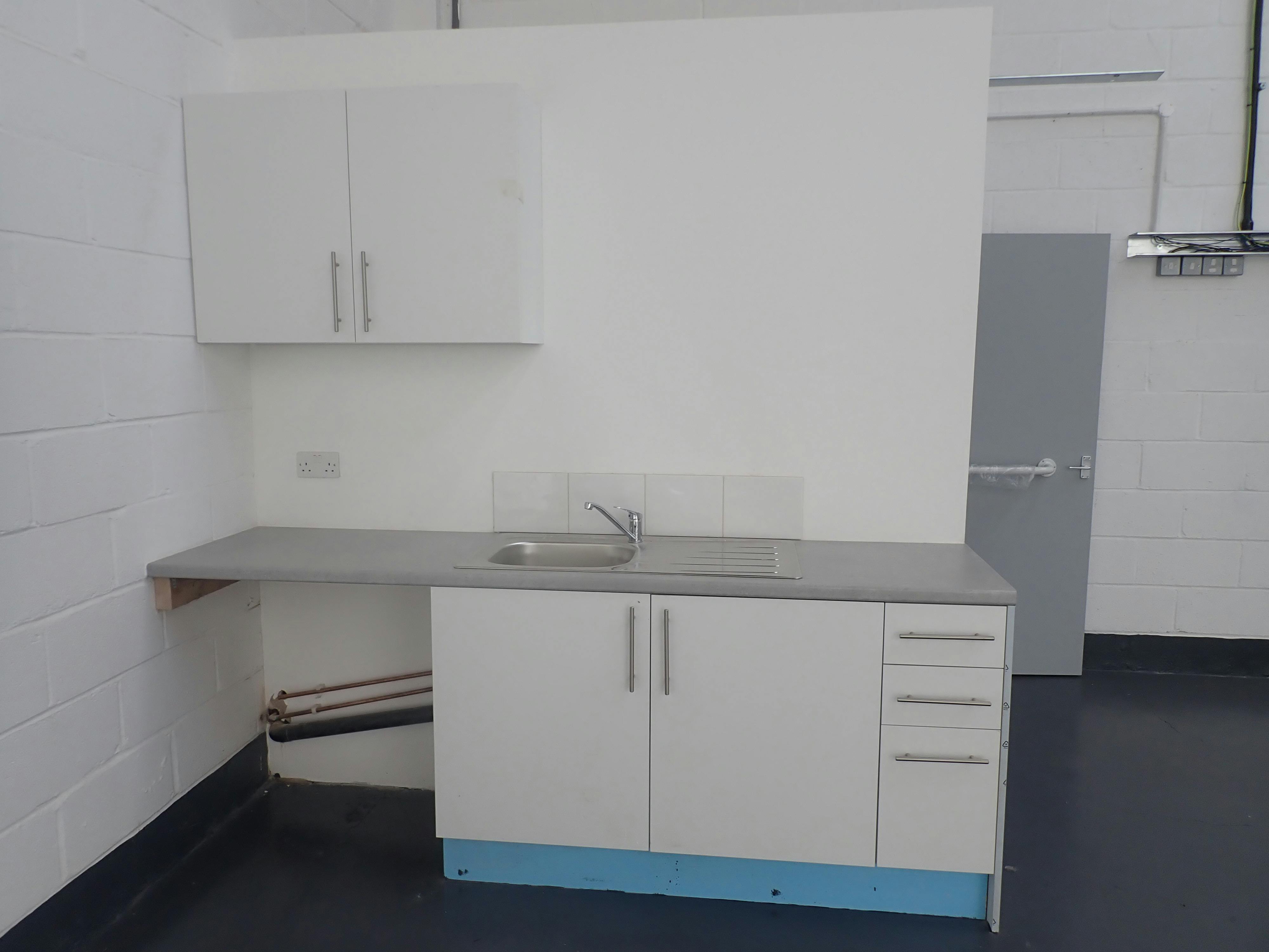 Unit B Roman House, Harlow, Industrial To Let - P4240060 gen 3.JPG