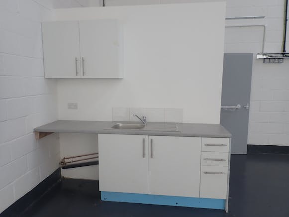 Unit B Roman House, Harlow, Industrial To Let - P4240060 gen 3.JPG