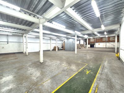 Unit 4 Suthers Street, Oldham, Industrial/Logistics To Let - 20241126_103135.jpg