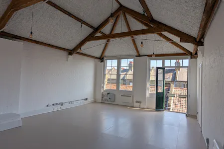 Unit 12, 5 Durham Yard, London, Office To Let - PXL_20260408_102917166.jpg