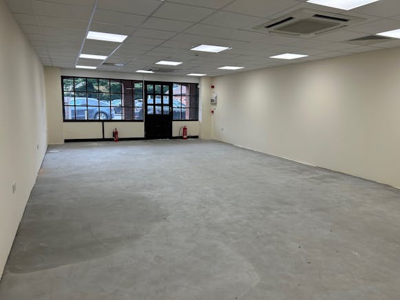 Units 5, 6 & 7 Oakmede Place, Binfield, Retail To Let - 3.jpg