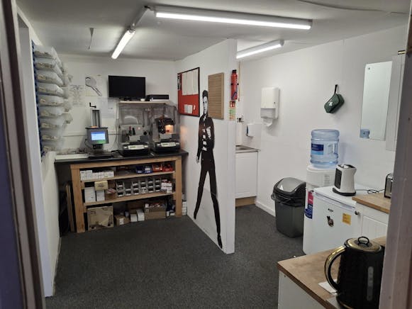 Cannon Workshops, Cannon Drive, London, Offices / Retail / Warehouse & Industrial To Let - 20251126_092123.jpg