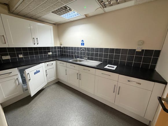 First Floor Suite, Kingswood House, Southend-on-Sea, Office To Let - IMG20251013WA0018.jpg