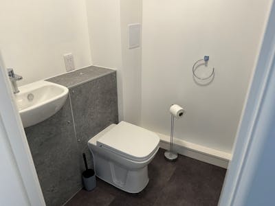 35 - 37 Upper Craigs, Stirling, Student Accommodation For Sale - ensuite resized.jpg
